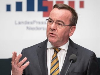 Niedersachsens Minister für Inneres und Sport: Boris Pistorius. Foto: Peter Steffen/dpa Niedersachsens Minister für Inneres und Sport: Boris Pistorius. Foto: Peter Steffen/dpa