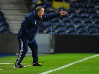Dick Advocaat verlängert bei Feyenoord bis 2021 Dick Advocaat verlängert bei Feyenoord bis 2021