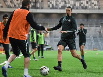 Zlatan Ibrahimovic hält sich in Stockholm fit Zlatan Ibrahimovic hält sich in Stockholm fit