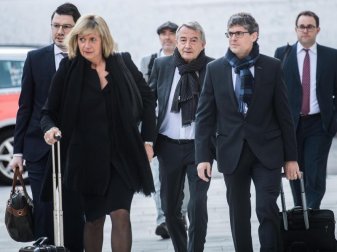 Wolfgang Niersbach (M) erschien am 11. März vor dem Bundesstrafgericht im Schweizerischen Bellinzona. Foto: Samuel Golay/KEYSTONE/Ti-Press/dpa