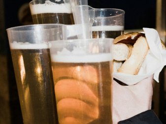 virtuelles Bier und Bratwürstchen sorgen für Einnahmen virtuelles Bier und Bratwürstchen sorgen für Einnahmen