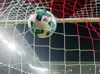 Die Fußball-Saison in Schweden soll Mitte Juni beginnen. Foto: Jan Woitas/dpa-Zentralbild/dpa Die Fußball-Saison in Schweden soll Mitte Juni beginnen. Foto: Jan Woitas/dpa-Zentralbild/dpa