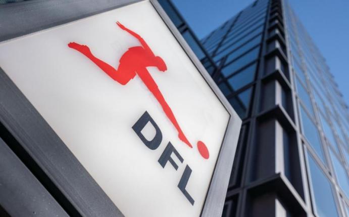 Auf der DFL-Mitgliederversammlung wird das Konzept für eine Wiederaufnahme des Spielbetriebs in der 1. und 2. Bundesliga vorgestellt. Foto: Frank Rumpenhorst/dpa
