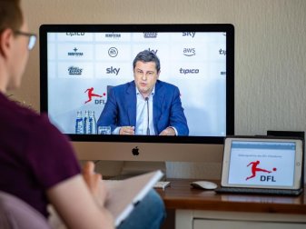 Die 36 Profi-Clubs wären laut DFL-Chef Christian Seifert auch schon am 9. Mai «bereit», um wieder in den Spielbetrieb zu gehen. Foto: Guido Kirchner/dpa Die 36 Profi-Clubs wären laut DFL-Chef Christian Seifert auch schon am 9. Mai «bereit», um wieder in den Spielbetrieb zu gehen. Foto: Guido Kirchner/dpa