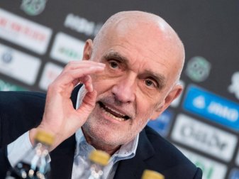 Sorgt sich um den Profifußball: Martin Kind, Präsident des Fußball-Bundesligisten Hannover 96. Foto: Peter Steffen/dpa Sorgt sich um den Profifußball: Martin Kind, Präsident des Fußball-Bundesligisten Hannover 96. Foto: Peter Steffen/dpa