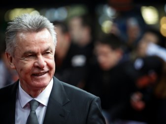 Hitzfeld spricht sich für Verlängerung mit Neuer aus Hitzfeld spricht sich für Verlängerung mit Neuer aus