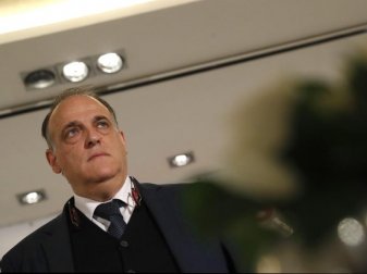 Der spanische Liga-Chef Javier Tebas will die Saison nicht komplett absagen. Foto: Javier Lizon/EFE/dpa