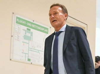 Verteidigt Geisterspiel-Pläne: Hans-Joachim Watzke Verteidigt Geisterspiel-Pläne: Hans-Joachim Watzke