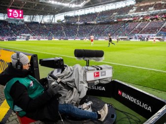 Auch die bevorstehende Vergabe der Bundesliga-TV-Rechte wird laut DFL «transparent und diskriminierungsfrei» ablaufen. Foto: Robert Michael/dpa Auch die bevorstehende Vergabe der Bundesliga-TV-Rechte wird laut DFL «transparent und diskriminierungsfrei» ablaufen. Foto: Robert Michael/dpa