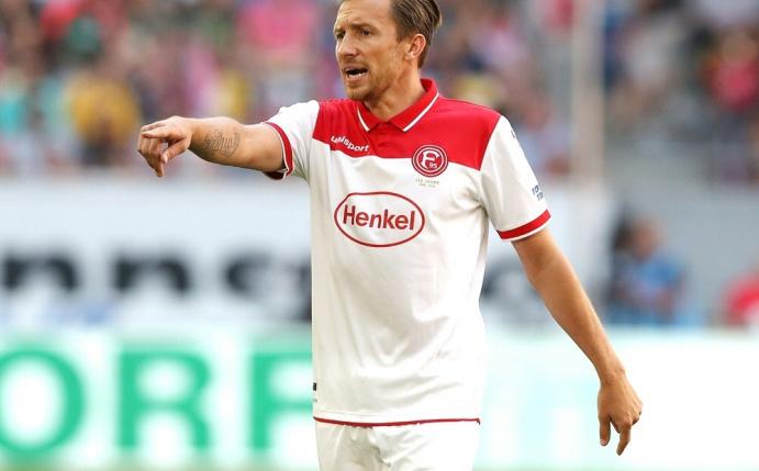 Mittelfeldspieler Adam Bodzek verletzt sich im Training