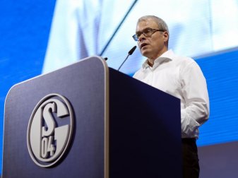 Mit Schalke 04 in finanzieller Schieflage: Vorstandsmitglied Peter Peters. Foto: Tim Rehbein/dpa Mit Schalke 04 in finanzieller Schieflage: Vorstandsmitglied Peter Peters. Foto: Tim Rehbein/dpa