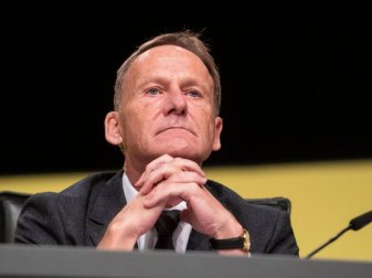 Hofft auf einen Liga-Wiederbeginn im Mai: BVB-Boss Hans-Joachim Watzke. Foto: Bernd Thissen/dpa Hofft auf einen Liga-Wiederbeginn im Mai: BVB-Boss Hans-Joachim Watzke. Foto: Bernd Thissen/dpa