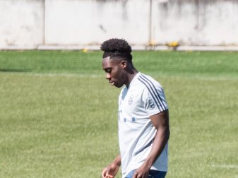 Arbeitet an seinen Bayrisch-Kenntnissen: Alphonso Davies vom FC Bayern München. Foto: Matthias Balk/dpa Arbeitet an seinen Bayrisch-Kenntnissen: Alphonso Davies vom FC Bayern München. Foto: Matthias Balk/dpa