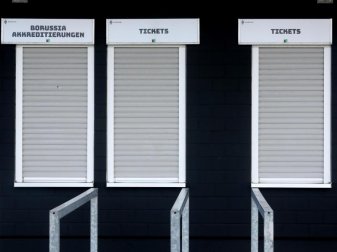 Der Gladbacher Ticketverkauf wurde vorerst ausgesetzt, 500.000 Euro erstattete die Borussia. Foto: Roland Weihrauch/dpa Der Gladbacher Ticketverkauf wurde vorerst ausgesetzt, 500.000 Euro erstattete die Borussia. Foto: Roland Weihrauch/dpa
