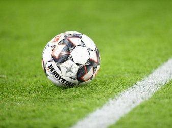 In der Bundesliga soll bald wieder der Ball rollen. Foto: Tobias Hase/dpa In der Bundesliga soll bald wieder der Ball rollen. Foto: Tobias Hase/dpa