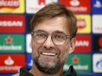 Jürgen Klopp schaut während der Corona-Auszeit neidvoll auf die Trainings-Möglichkeiten in Deutschland. Foto: Martin Rickett/PA Wire/dpa