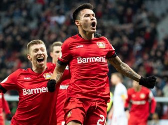 Bleibt bei Bayer Leverkusen: Charles Aránguiz. Foto: Federico Gambarini/dpa Bleibt bei Bayer Leverkusen: Charles Aránguiz. Foto: Federico Gambarini/dpa