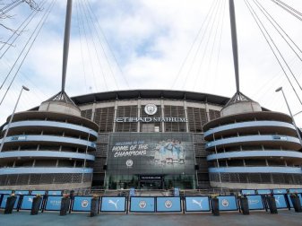 Auch im Etihad Stadion von Manchester City wird derzeit nicht gespielt. Foto: Martin Rickett/PA Wire/dpa Auch im Etihad Stadion von Manchester City wird derzeit nicht gespielt. Foto: Martin Rickett/PA Wire/dpa