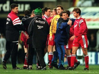 Der FCK wird mit Trainer Rehhagel 1998 Deutscher Meister
