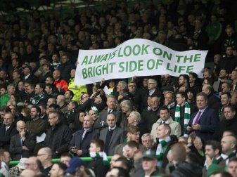 Auch in Schottland wissen weder Offizielle noch Fans, wie es mit dem Fußball weitergeht. Foto: Jeff Holmes/Pa Wire/dpa