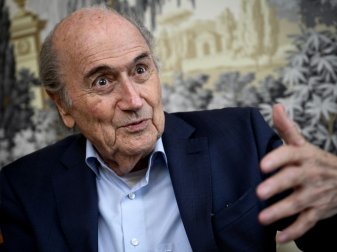 Sepp Blatter geht von WM-Austragung 2022 aus Sepp Blatter geht von WM-Austragung 2022 aus