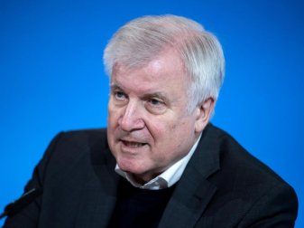 Bundesinnenminister Horst Seehofer (CSU) ist gegen Privilegien für Fußballprofis. Foto: Bernd von Jutrczenka/dpa Bundesinnenminister Horst Seehofer (CSU) ist gegen Privilegien für Fußballprofis. Foto: Bernd von Jutrczenka/dpa