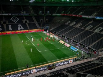 Borussia Mönchengladbach gegen den 1. FC Köln war das erste Geisterspiel in der Bundesliga-Geschichte. Foto: Fabian Strauch/dpa Borussia Mönchengladbach gegen den 1. FC Köln war das erste Geisterspiel in der Bundesliga-Geschichte. Foto: Fabian Strauch/dpa