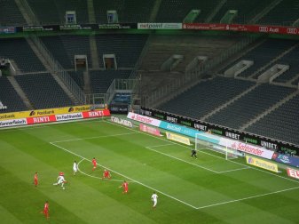 Beim Geisterspiel in Gladbach gab es Fan-Ansammlungen Beim Geisterspiel in Gladbach gab es Fan-Ansammlungen