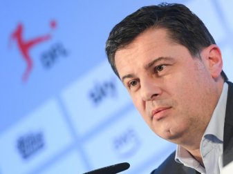 Nimmt die Bundesliga-Clubs und ihre Spieler in die Pflicht: DFL-Boss Christian Seifert. Foto: Arne Dedert/dpa Pool/dpa Nimmt die Bundesliga-Clubs und ihre Spieler in die Pflicht: DFL-Boss Christian Seifert. Foto: Arne Dedert/dpa Pool/dpa