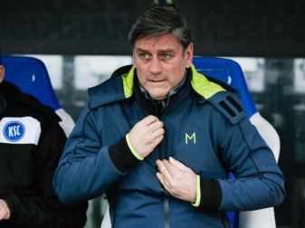 Erwartet Gehaltseinbußen im Profi-Fußball: Oliver Kreuzer, Sportdirektor beim Karlsruher SC. Foto: Tom Weller/dpa