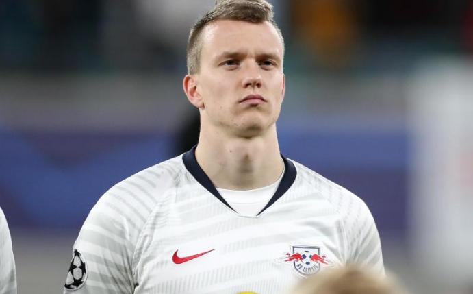 Hat seinen Vertrag bei RB Leipzig vorzeitig verlängert: Lukas Klostermann. Foto: Jan Woitas/dpa-Zentralbild/dpa