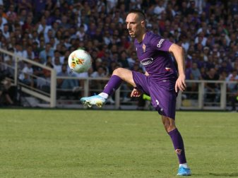 Franck Ribéry spielt jetzt für AC Florenz. Foto: Claudio Giovannini/ANSA/AP/dpa Franck Ribéry spielt jetzt für AC Florenz. Foto: Claudio Giovannini/ANSA/AP/dpa