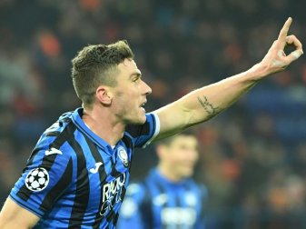 Gosens schaut mit "neidischem Blick" auf die Bundesliga