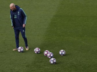 Coach Zinédine Zidane startete bei Real Madrid wieder mit dem Training. Foto: Manu Fernandez/AP/dpa Coach Zinédine Zidane startete bei Real Madrid wieder mit dem Training. Foto: Manu Fernandez/AP/dpa
