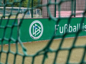Das DFB-Präsidium hat die Fortsetzung der 3. Liga beschlossen. Foto: Bernd Thissen/dpa