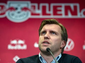 Markus Krösche kämpft weiter um den Verbleib von Dayot Upamecano. Foto: Hendrik Schmidt/dpa-Zentralbild/dpa