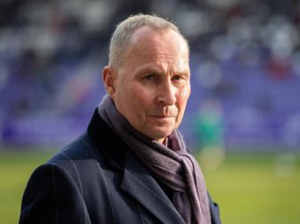 Helge Leonhardt, Präsident des Zweitligisten FC Erzgebirge Aue. Foto: Robert Michael/dpa-Zentralbild/dpa Helge Leonhardt, Präsident des Zweitligisten FC Erzgebirge Aue. Foto: Robert Michael/dpa-Zentralbild/dpa