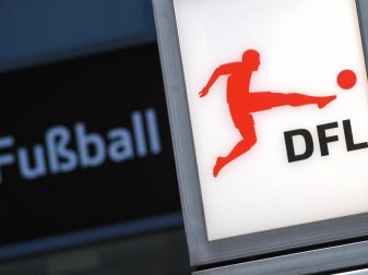 Die Deutsche Fußball Liga will einem Medienbericht zufolge über die Modalitäten eines Saisonabbruchs abstimmen lassen. Foto: Arne Dedert/dpa Die Deutsche Fußball Liga will einem Medienbericht zufolge über die Modalitäten eines Saisonabbruchs abstimmen lassen. Foto: Arne Dedert/dpa