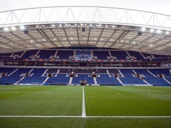Im Estadio do Dragao es FC Porto soll im Juni wieder der Ball rollen. Foto: Federico Gambarini/dpa Im Estadio do Dragao es FC Porto soll im Juni wieder der Ball rollen. Foto: Federico Gambarini/dpa