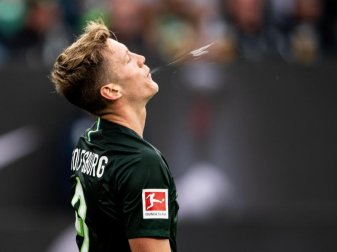 Eine Unsitte bei Fußballprofis wurde zum Neustart gleich einkassiert: «Ausstoß von Speichel (Spucken) vermeiden» heißt es. Foto: Swen Pförtner/dpa Eine Unsitte bei Fußballprofis wurde zum Neustart gleich einkassiert: «Ausstoß von Speichel (Spucken) vermeiden» heißt es. Foto: Swen Pförtner/dpa