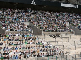 Im Borussia-Park stehen Pappaufsteller von Fans von Borussia Mönchengladbach. Foto: Marius Becker/dpa Im Borussia-Park stehen Pappaufsteller von Fans von Borussia Mönchengladbach. Foto: Marius Becker/dpa