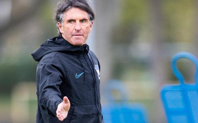 Bruno Labbadia gibt sein Debüt an der Seitenlinie als Trainer von Hertha BSC. Foto: Jan-Philipp Burmann/Hertha BSC via City-Press GmbH/dpa