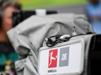 Die TV-Übertragung des Spiels Werder Bremen gegen Bayer Leverkusen ist noch nicht gesichert. Foto: Patrick Seeger/dpa Die TV-Übertragung des Spiels Werder Bremen gegen Bayer Leverkusen ist noch nicht gesichert. Foto: Patrick Seeger/dpa