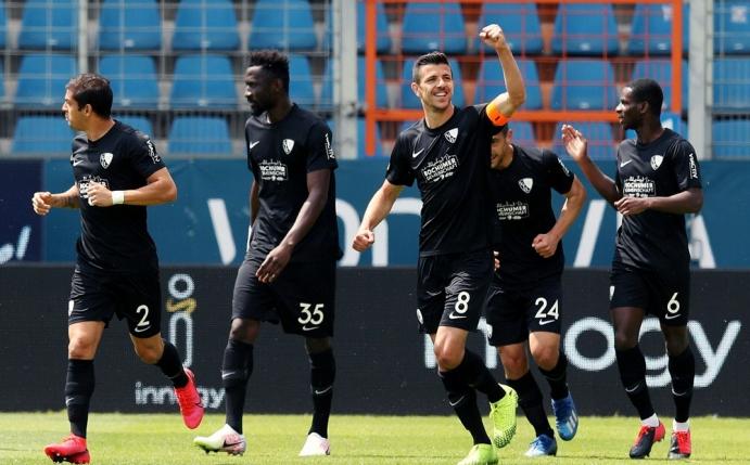 Kapitän Losilla bringt Bochum in Führung