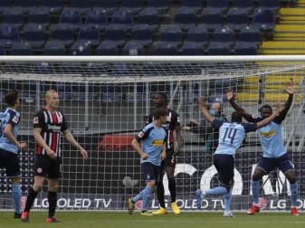Gladbachs Torschütze Marcus Thuram (r) jubelt nach seinem Treffer zum zwischenzeitlichen 2:0. Foto: Michael Probst/AP-Pool/dpa Gladbachs Torschütze Marcus Thuram (r) jubelt nach seinem Treffer zum zwischenzeitlichen 2:0. Foto: Michael Probst/AP-Pool/dpa