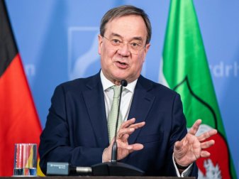 Laschet voll des Lobes über Bundesliga-Neustart Laschet voll des Lobes über Bundesliga-Neustart