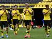 Die BVB-Profis feiern den klaren Sieg im Revierderby gegen den FC Schalke 04. Foto: Martin Meissner/AP-Pool/dpa