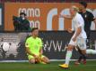 Am Boden: FCA-Keeper Andreas Luthe (l) musste mit Augsburg eine Heimpleite gegen Wolfsburg hinnehmen. Foto: Tobias Hase/dpa - Pool/dpa