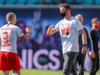 Musste sich mit einem Punkt zufrieden geben: RB-Coach Julian Nagelsmann (r). Foto: Jan Woitas/dpa-Zentralbild-Pool/dpa Musste sich mit einem Punkt zufrieden geben: RB-Coach Julian Nagelsmann (r). Foto: Jan Woitas/dpa-Zentralbild-Pool/dpa