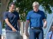 Verstehen sich: Bayern-Sportdirektor Hasan Salihamidzic (l), und Vorstandsmitglied Oliver Kahn. Foto: Peter Kneffel/dpa